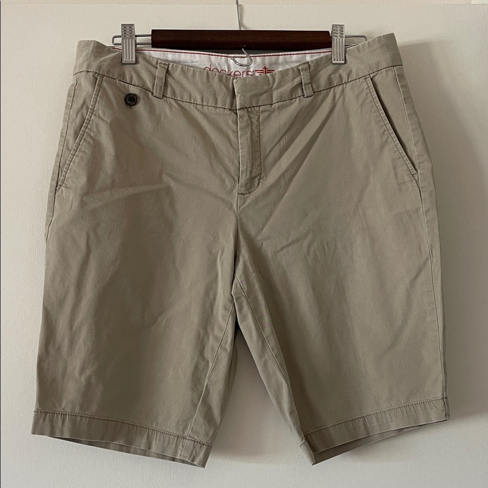 Dockers Women's Tan Flat Front Shorts